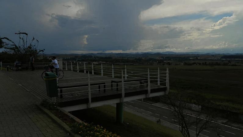 Vista do Mirante do Banhado, um dos cartões‑postais de São José dos Campos, no Vale do Paraíba.