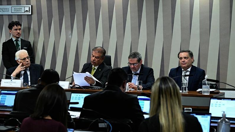 Mesa: indicado para exercer o cargo de embaixador do Brasil em Belize, Olyntho Vieira (MSF 17/2026); presidente da CRE, senador Nelsinho Trad (PSD-MS); indicado para exercer o cargo de delegado permanente do Brasil junto à Organização das Nações Unidas e demais Organismos Internacionais, em Genebra, Confederação Suíça, Ricardo de Souza Monteiro (MSF 25/2026). indicado para exercer o cargo de embaixador do Brasil na República Socialista do Vietnã, Marcelo Paz Saraiva Câmara (MSF 15/2026);