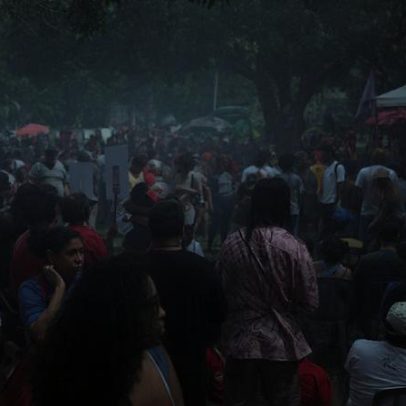 Manifestação no Eixão Sul contra a escala 6x1 reúne populares e sindicais