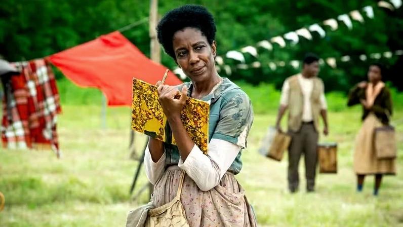 A escritora Carolina Maria de Jesus é interpretada por Maria Gal em cinebiografia