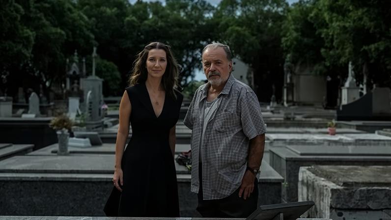Francesca (Nathália Dill) e Otoniel (Tony Ramos)