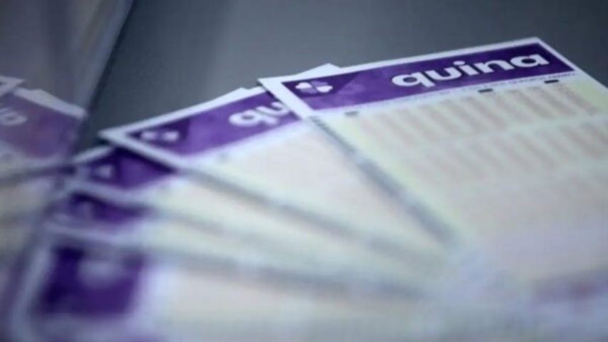 Foto colorida de cartelas da Quina - Metrópoles