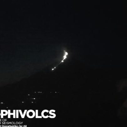 Meteoro gera explosão verde no topo de vulcão nas Filipinas; vídeo