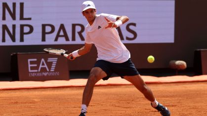 Rafael Jódar em ação na vitória sobre Learner Tien no Masters 1000 de Roma