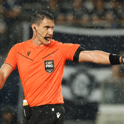 Ex-árbitros analisam lance polêmico em Remo x Palmeiras