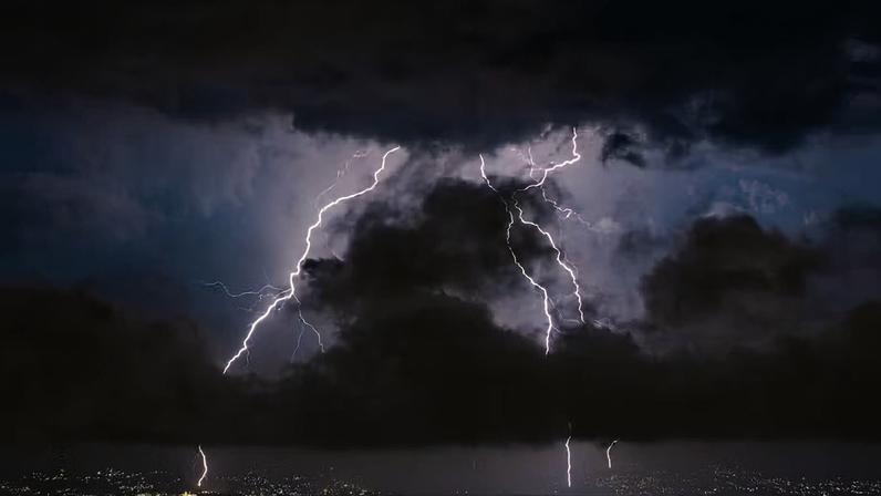 Tempestade de raios — Foto: Tasos Mansour via Unsplash