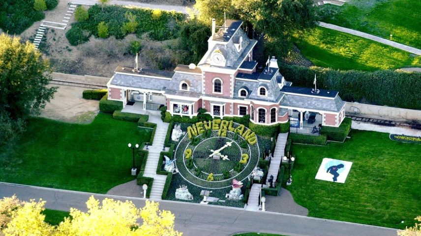 Com zoológico e parque de diversões, a mansão de Michael Jackson foi vendida por US$ 22 milhões — Foto: New York Daily News Archive/GettyImages