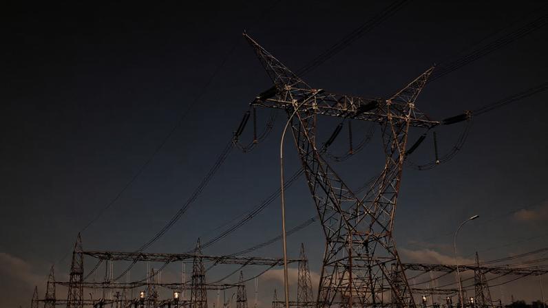 Linhas de transmissão de energia elétrica