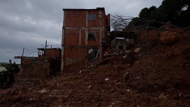 Juiz de Fora (MG), 19/03/2026 - Parque Jardim Burnier, um dos bairros mais atingidos pela chuva. Um mês depois dos deslizamentos e alagamentos que causaram a morte de mais de 70 pessoas em Juiz de Fora, além de deixar milhares de pessoas desabrigadas. Foto: Tânia Rêgo/Agência Brasil
