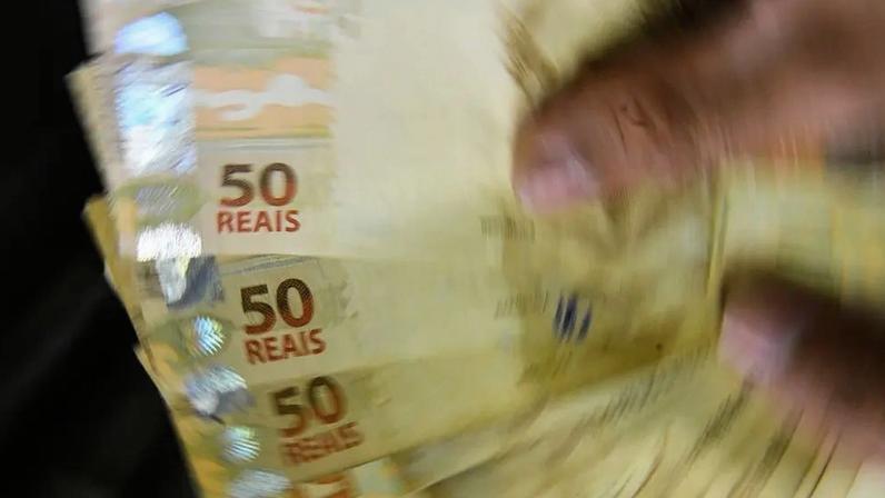 Programa permitirá uso de até 20% do saldo disponível para pagamento de dívidas de cartão de crédito e cheque especial. (Foto: Marcello Casal Jr./Agência Brasil)