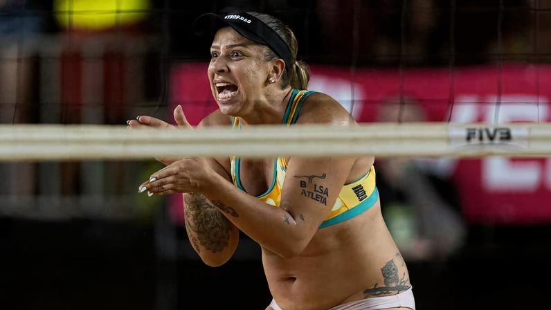 Rebecca na final da etapa de Brasília do Circuito Mundial — Foto: Divulgação/FIVB