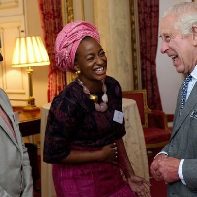 DJ Cuppy, herdeira bilionária, ganha atenção do rei Charles