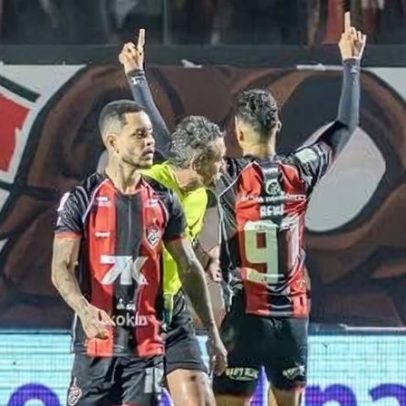 Vitória vence o Inter com um a mais e sobe na tabela do Brasileirão