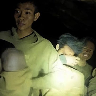 Cinco pessoas presas em caverna no Laos são resgatadas