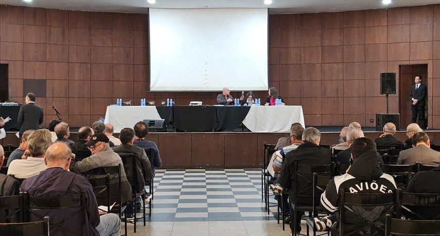 Conselho do Corinthians se reuniu no salão nobre do Parque São Jorge para votar alterações no estatuto — Foto: Yago Rudá