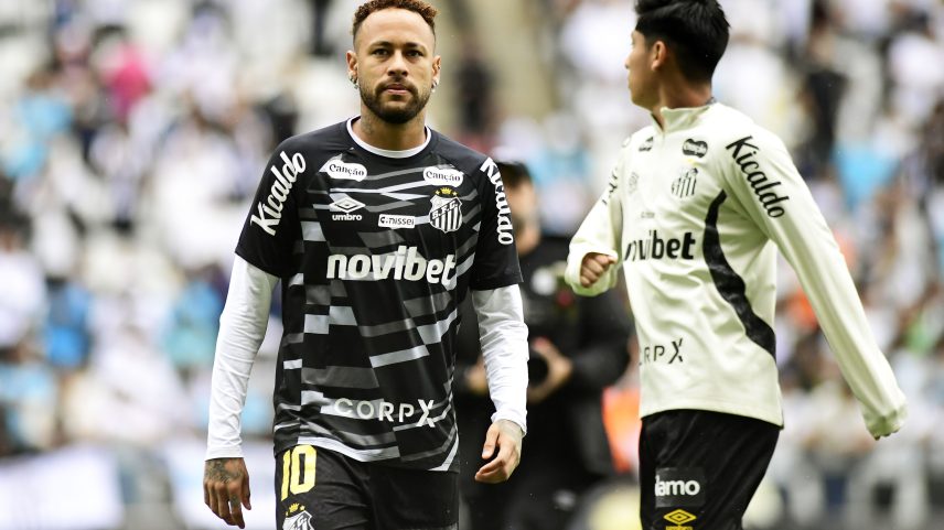Neymar antes de Santos x Coritiba — Foto: Marcos Ribolli
