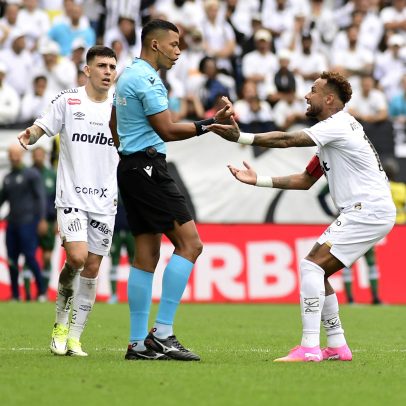 Neymar é substituído por engano em jogo do Santos e se revolta