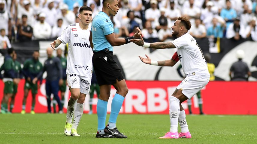 Neymar é substituído por engano em Santos x Coritiba — Foto: Reprodução