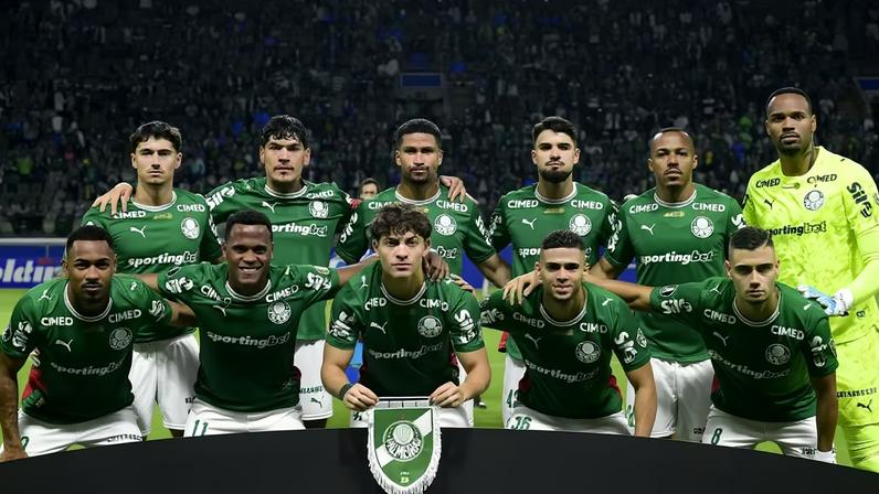 Time do Palmeiras antes do jogo contra o Cerro Porteño — Foto: Marcos Ribolli
