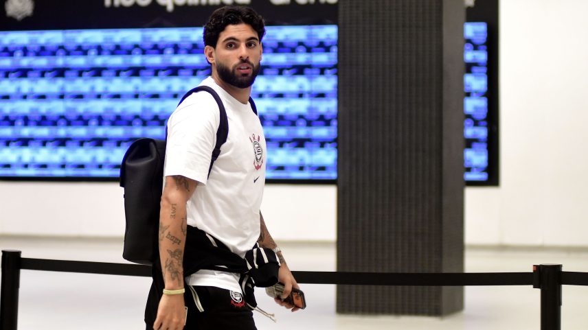 Yuri Alberto na chegada à Neo Química Arena para Corinthians x Barra pela quinta fase da Copa do Brasil — Foto: Marcos Ribolli