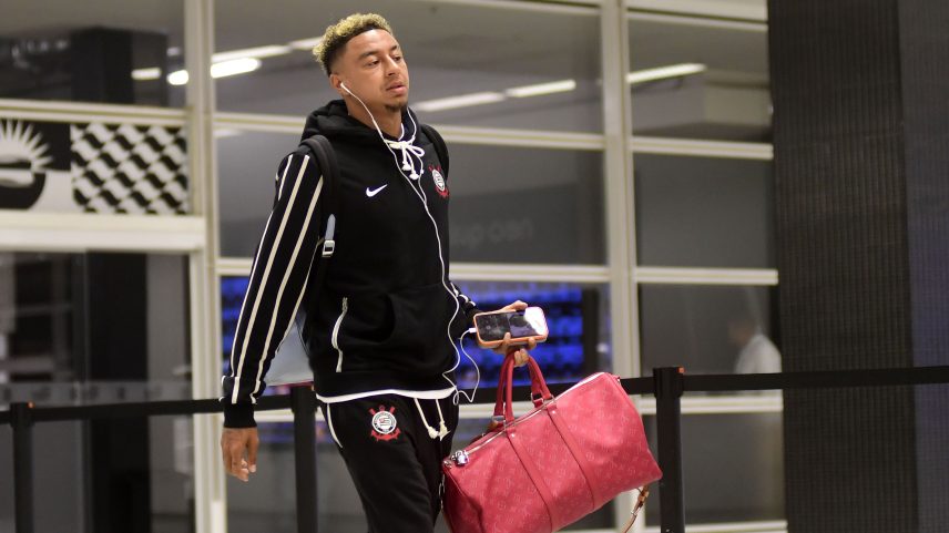 Jesse Lingard na chegada à Neo Química Arena para Corinthians x Barra pela quinta fase da Copa do Brasil — Foto: Marcos Ribolli