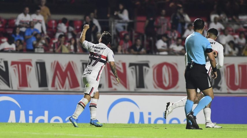 Artur celebra gol marcado em duelo entre São Paulo e Boston River — Foto: Marcos Ribolli