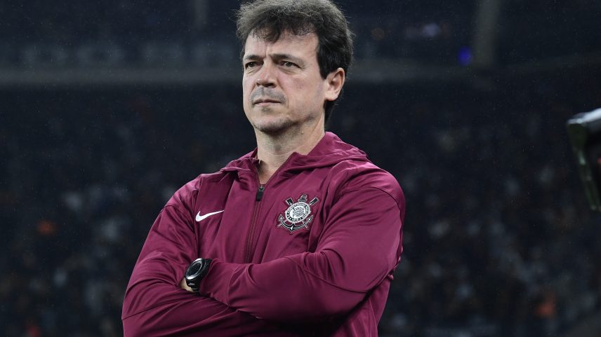 Fernando Diniz em Corinthians x Platense — Foto: Marcos Ribolli