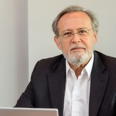 Juros do rotativo devem considerar a fatia do endividamento familiar, diz Abecs