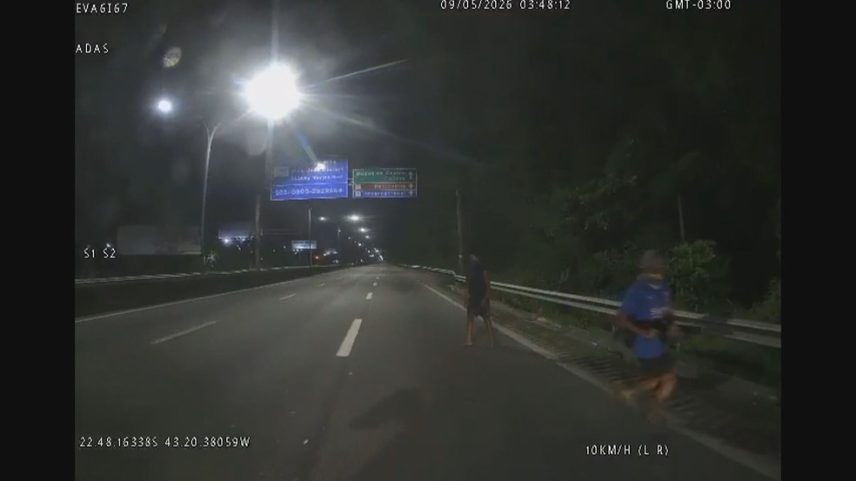 Passageiro tem cinzas da mãe roubadas em assalto a ônibus na Linha Vermelha — Foto: Reprodução/TV Globo