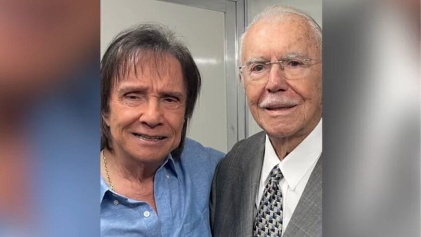 Sarney (dir.) tirou uma foto com o cantor após o show de inauguração do São Luís Hall