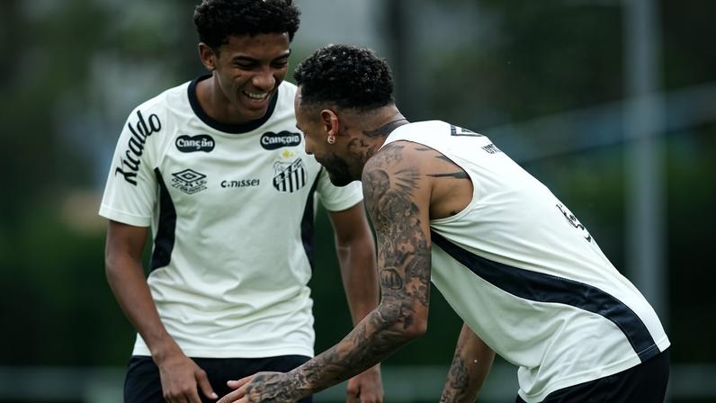 Robinho Jr. e Neymar em treino do Santos no CT Rei Pelé