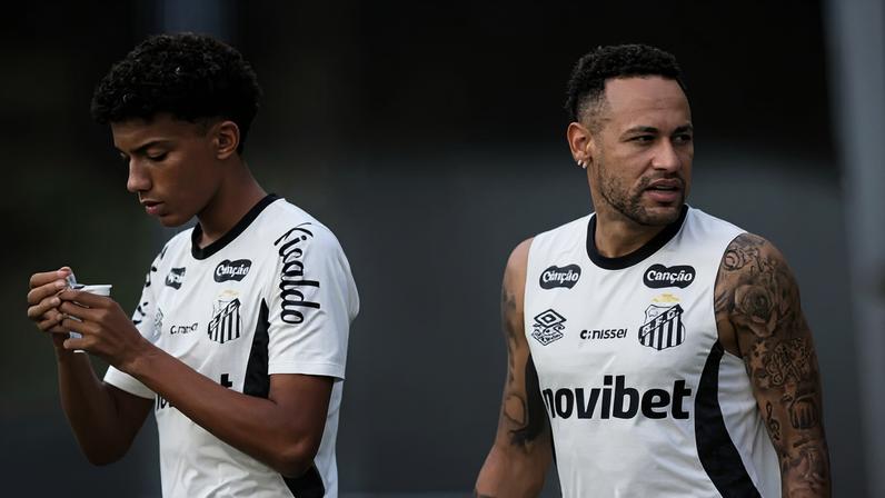 Robinho Jr. e Neymar durante treino no Santos