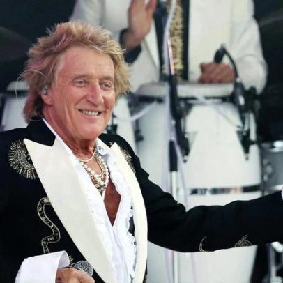 Rod Stewart parabeniza Charles III por comentário sobre Trump