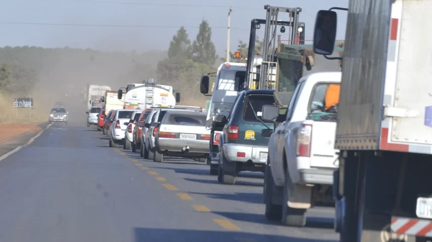Transporte rodoviário sob pressão: alta do diesel, estradas precárias e contratos frágeis ampliam riscos e custos para transportadoras no Brasil (Foto: Renato Araujo/Agencia Brasil)