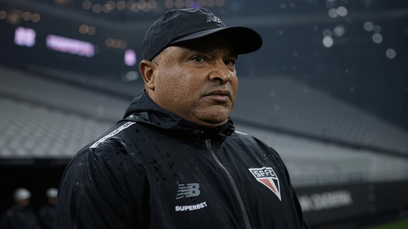 Roger Machado, durante clássico entre São Paulo e Corinthians, na Neo Química Arena, pelo Brasileirão