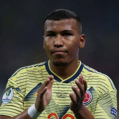 Atacante critica técnico por não incluí-lo na Copa-26