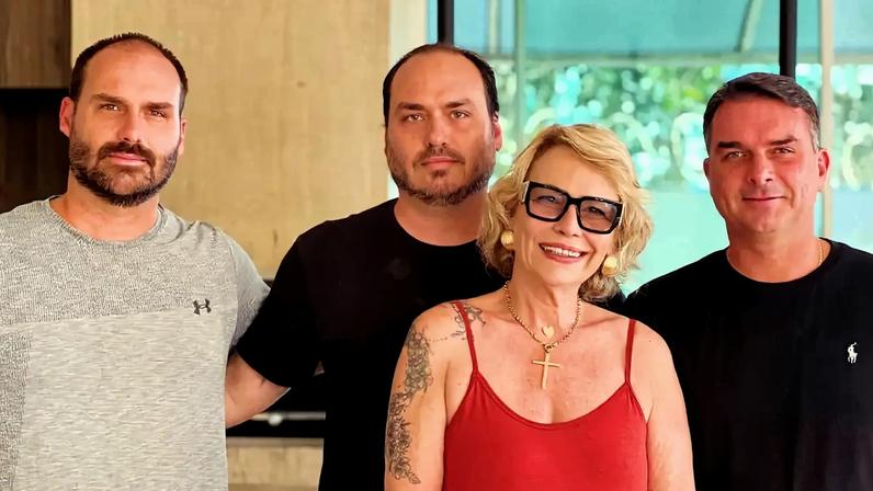 Rogéria Bolsonaro é mãe de Eduardo, Carlos e Flávio Bolsonaro (Foto: Reprodução/Instagram Rogéria Bolsonaro)