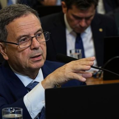 Senadores apresentam PEC que cria regime por hora trabalhada