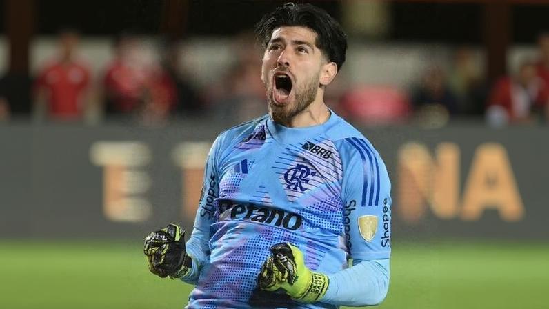 Rossi festeja após defender pênalti em Estudiantes x Flamengo, jogo da Libertadores