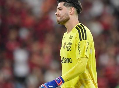 Rossi falha, Jardim reluta em trocar goleiro do Flamengo