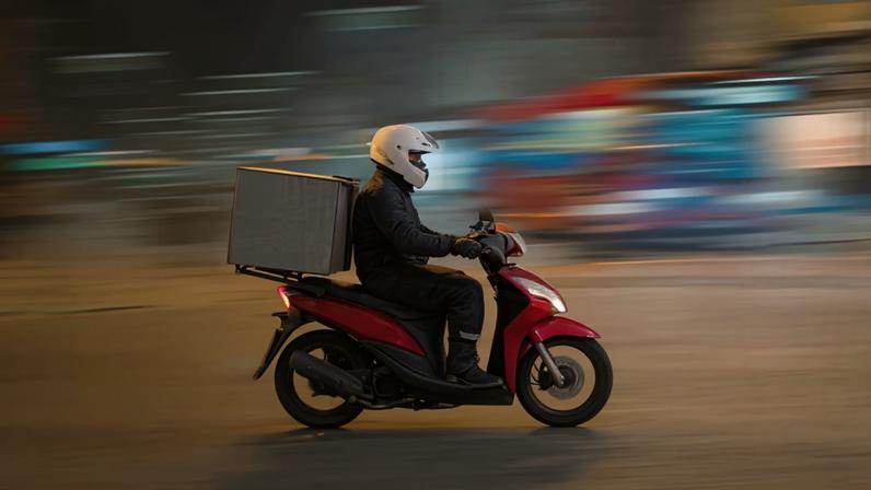 Motoboys por aplicativo têm rendimento médio menor do que os demais trabalhadores da categoria — Foto: Rowan Freeman/Unsplash