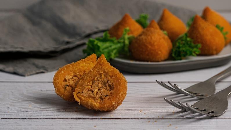 Coxinha é um dos salgados favoritos dos brasileiros