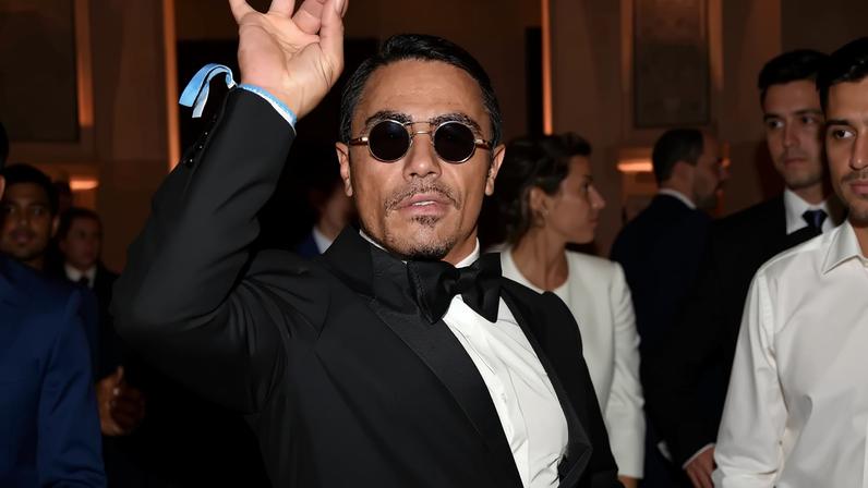 O chef de cozinha "Salt Bae" no prêmio The Best FIFA, em Milão (Tullio Puglia/FIFA/Getty Images)