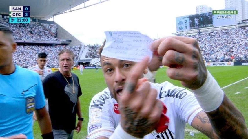 Santos mostra erro do assistente em substituição em Santos x Coritiba