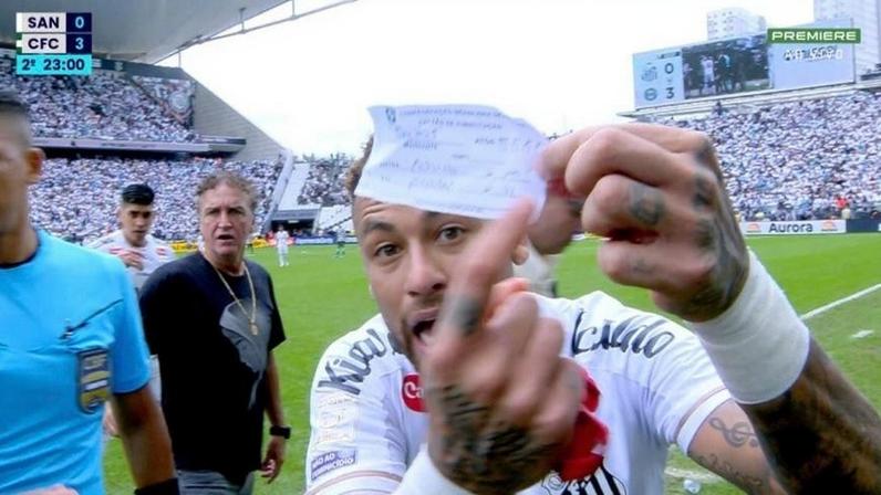 Santos mostra erro do assistente em substituição em Santos x Coritiba