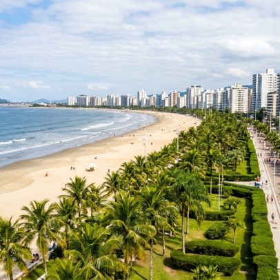 Orla verde de 5,3 km no litoral paulista é o maior jardim de praia do mundo