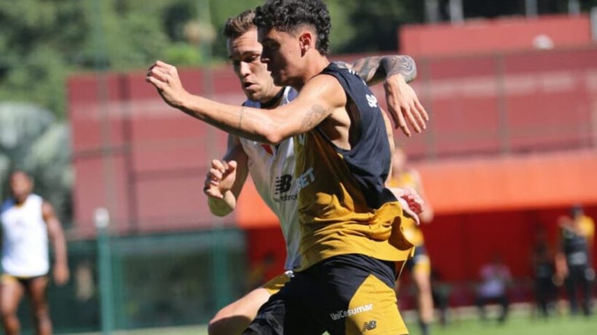 São Paulo treinou no CT e embarcou para o Chile (Foto: Rubens Chiri / São Paulo FC)