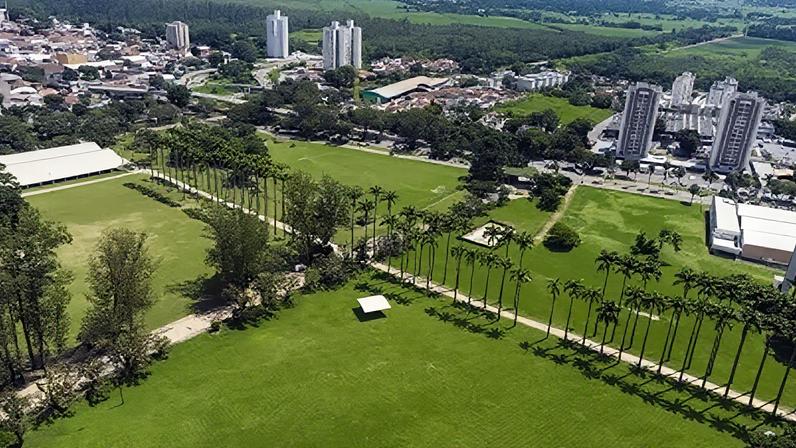 São José dos Campos preserva características interioranas enquanto abriga um importante polo tecnológico e industrial