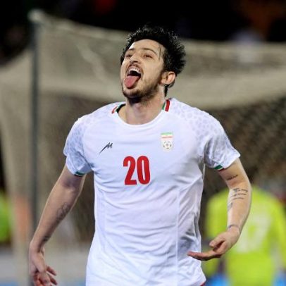 Jogador iraniano é cortado da Copa após foto com governante de Dubai