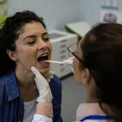 Julho Neon lança campanha para conscientizar sobre saúde bucal